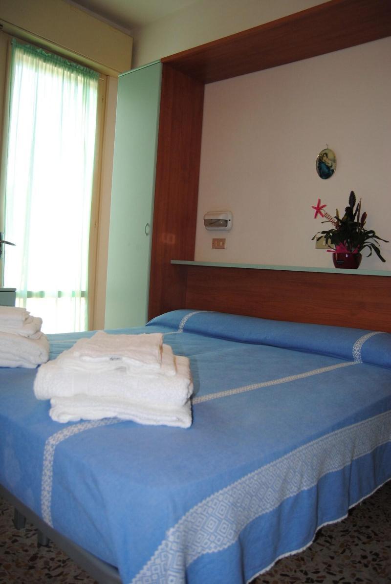 Hotel Trevi Чезенатико Экстерьер фото