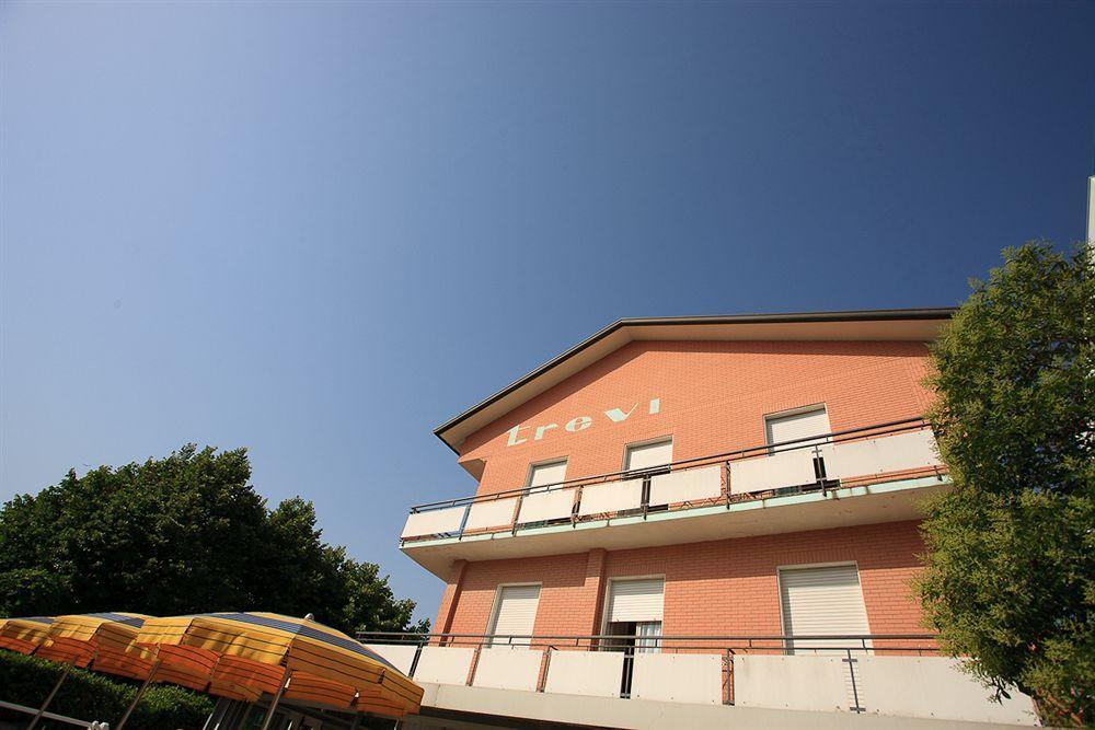 Hotel Trevi Чезенатико Экстерьер фото