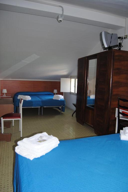Hotel Trevi Чезенатико Номер фото