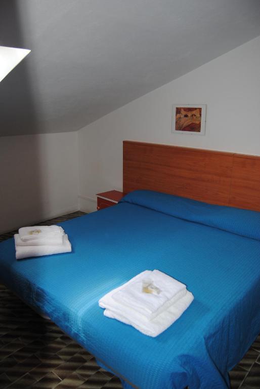 Hotel Trevi Чезенатико Номер фото